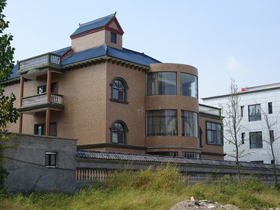 河南夏邑一工廠荒廢背后 老板轉型房地產(chǎn)建別墅養(yǎng)尊的警示